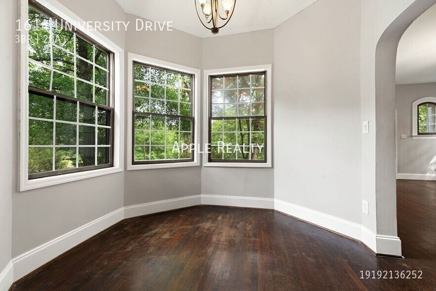 Building Photo - 1614 University Dr