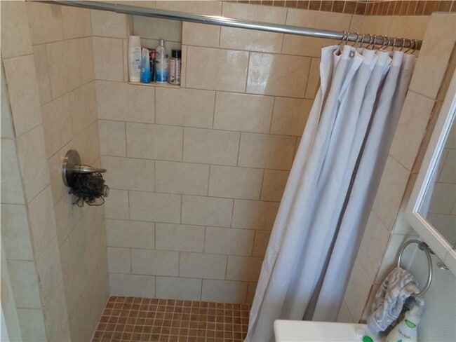 Building Photo - 210 E 32nd St