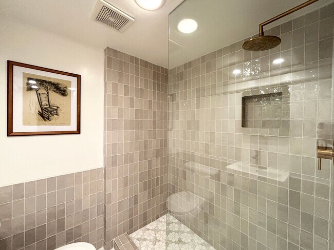 Building Photo - Gorgeous Sugarhouse Remodel!