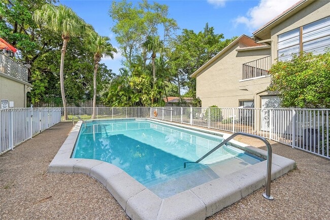 Building Photo - 2532 Coral Springs Dr