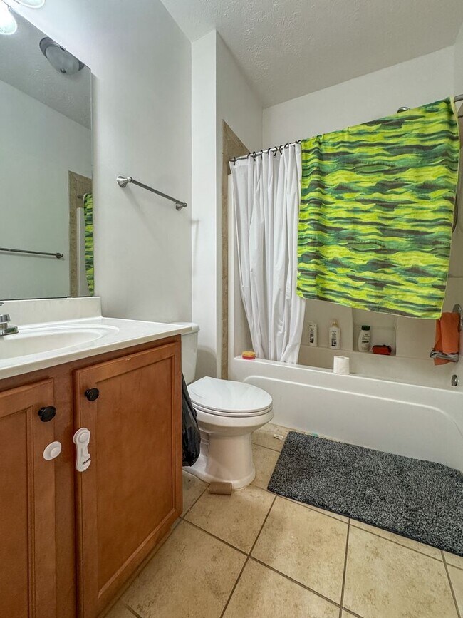 Building Photo - Lovely 4 Bed 2 Bath Home in Westgate