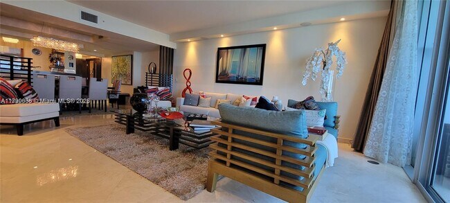 Building Photo - 1331 Brickell Bay Dr