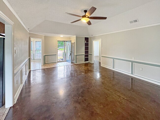 Building Photo - Spacious 3 bedroom 2 bath in Cordova