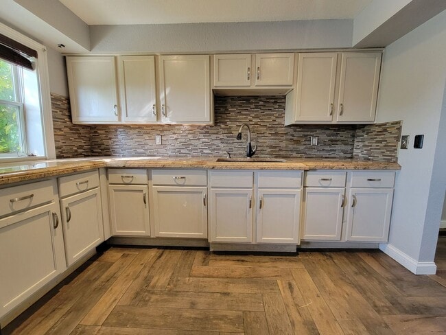 Primary Photo - Beautiful 2 bed home