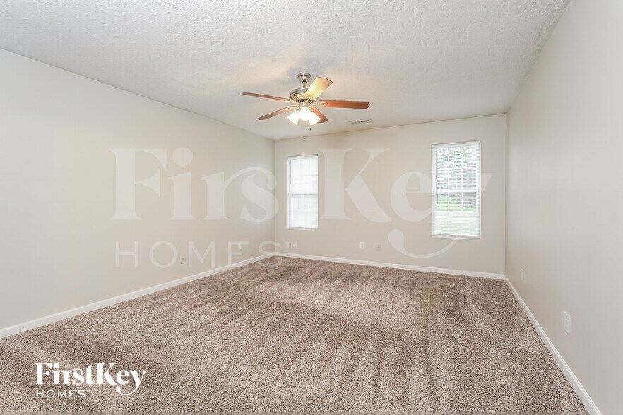 Building Photo - 2402 Lannigan Dr