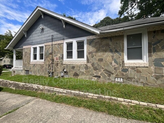 Building Photo - 811 Hertford St