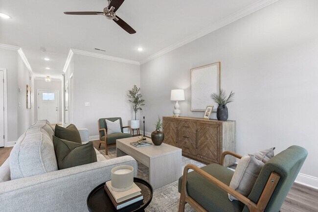 Building Photo - NEW 2 Bedroom Townhome in Cleveland!