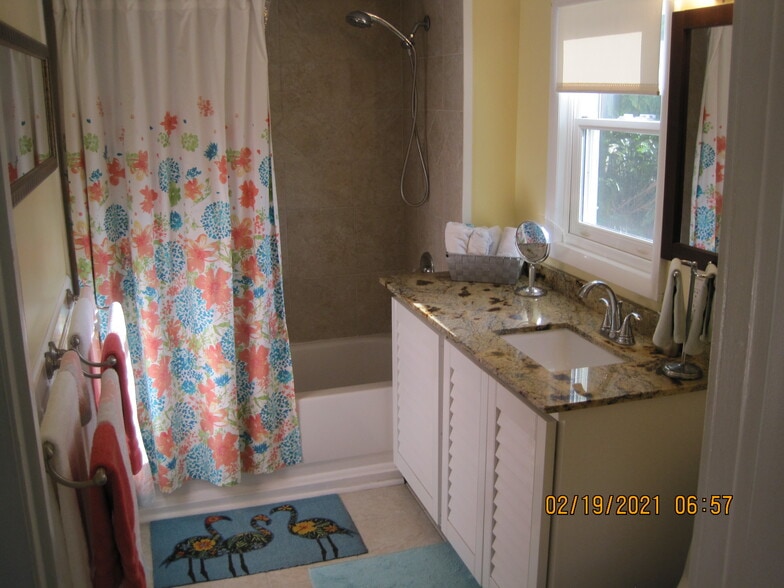 Building Photo - 1320 Angela St