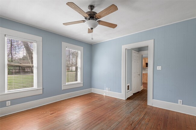 Building Photo - 254 S Railroad St