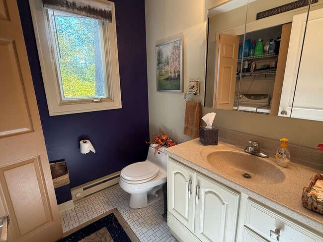 Building Photo - Charming 3-Bedroom Condo in Laconia, NH – ...
