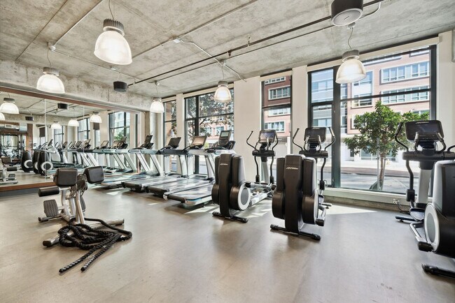 Building Photo - 185 Channel St