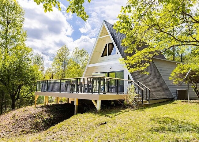 Building Photo - 826 Shumont Rd