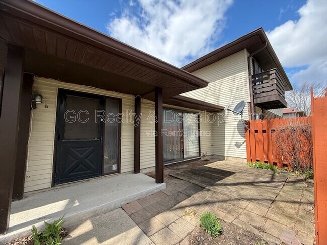 Building Photo - 1565 Burton Ct