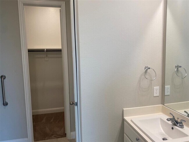 Building Photo - 4635 Bluestem Prairie Dr