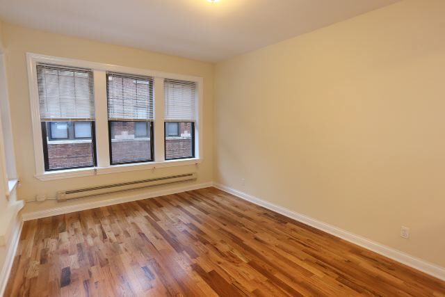 Building Photo - 4329 N Wolcott Ave