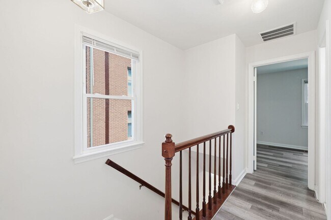 Building Photo - 541 Colecroft Ct
