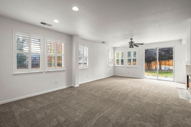 Building Photo - 4 Bedroom Home with Loft & Mountain Views ...