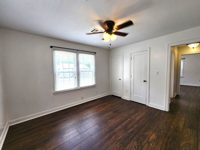 Building Photo - 2 Bed 1 Bath 2 Covered Carport in Corbin P...