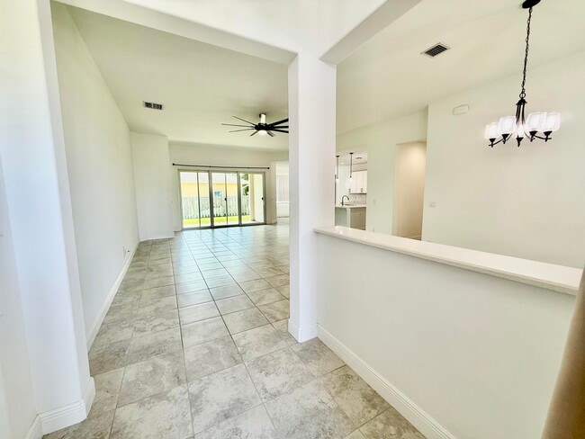 Building Photo - 293 SW Ridgecrest Dr