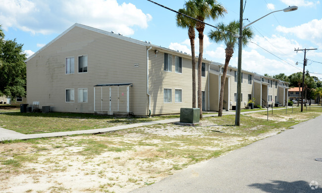 Primary Photo - Cypress Courts Apartments