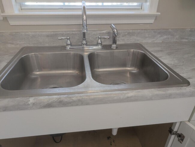 Building Photo - 6319 Richfield Ln