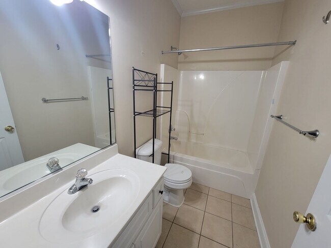 Building Photo - 211 Brook Ct