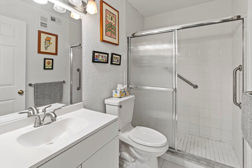 Building Photo - 850 S Tamiami Trl