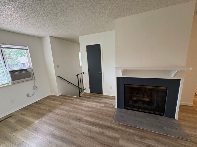 Building Photo - Updated **2 Bedroom | 1.5 Bath | 1-Car Garage Townhome**