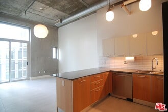 Building Photo - 645 W 9th St