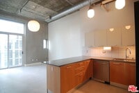 Building Photo - 645 W 9th St