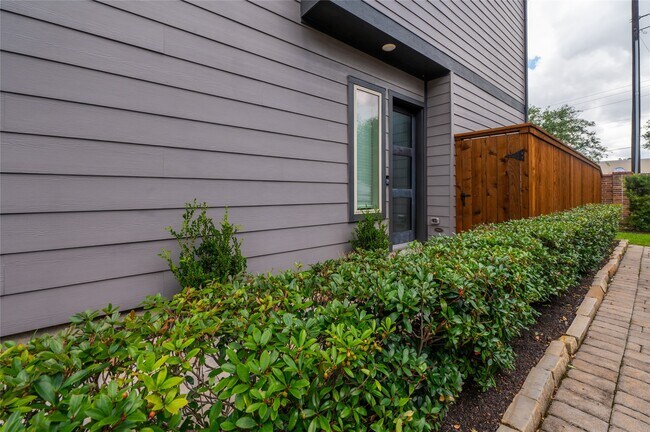 Building Photo - 963 Lilly Flower Ln