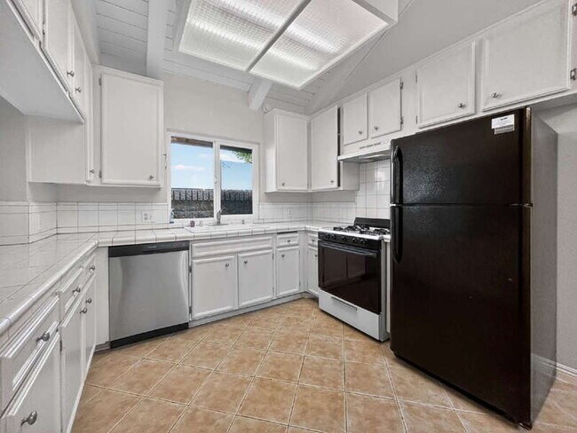 Building Photo - 1776 S Dallas Dr