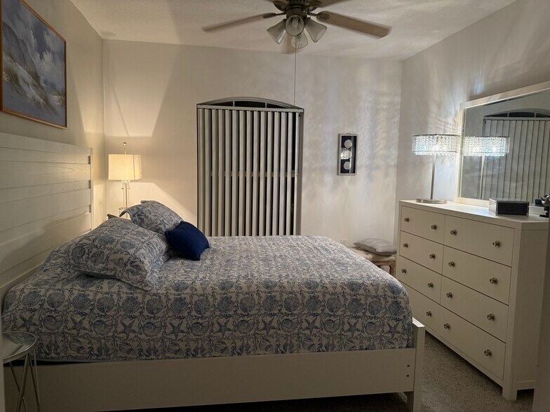 Building Photo - 5095 Fairways Cir