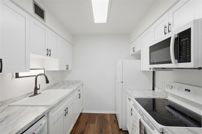 Building Photo - 350 79th Ave N