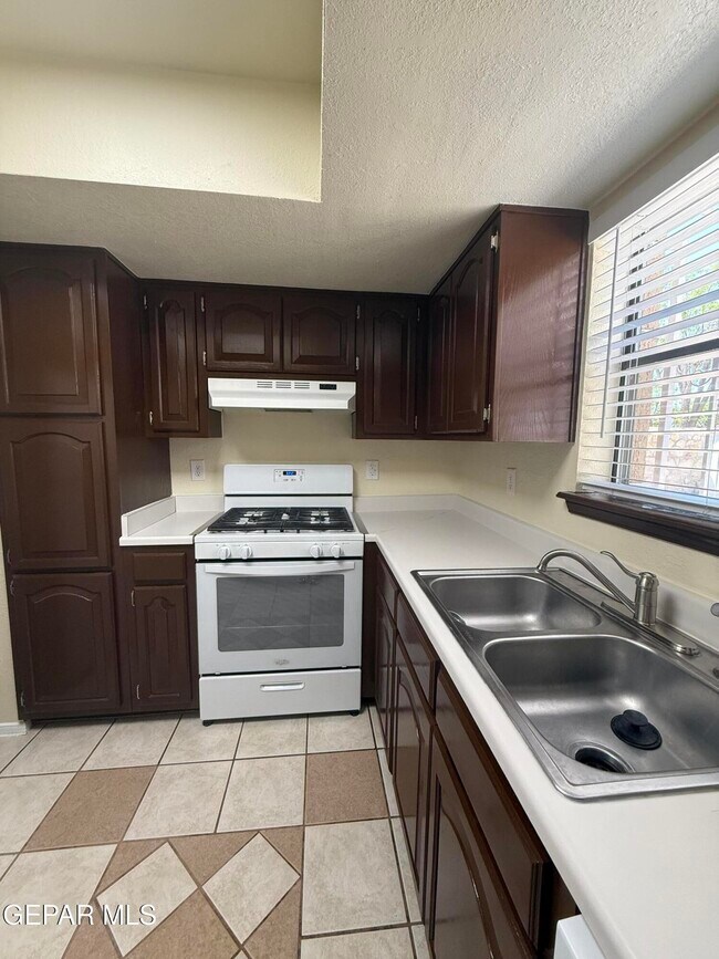 Building Photo - 12000 Ivory Gate Way