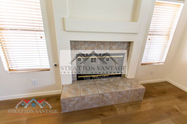 Building Photo - 960 E Constitution Dr