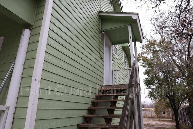 Building Photo - 1453 N Topeka Ave