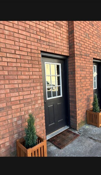 Building Photo - 110 W Park St