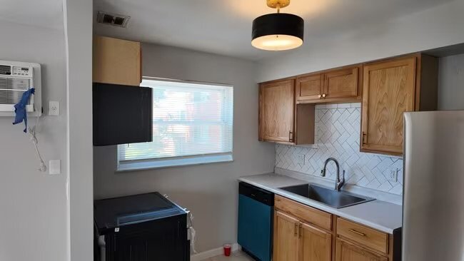 Building Photo - 3160 Schubert Ave