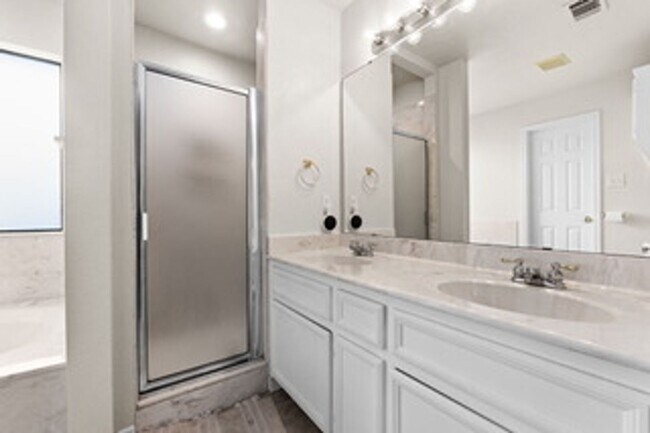 Building Photo - 4109 Maid Marian Cir