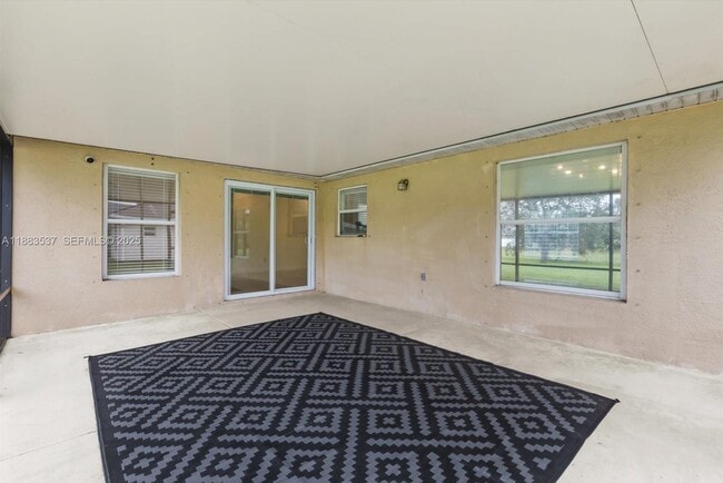 Building Photo - 1392 SW Sudder Ave