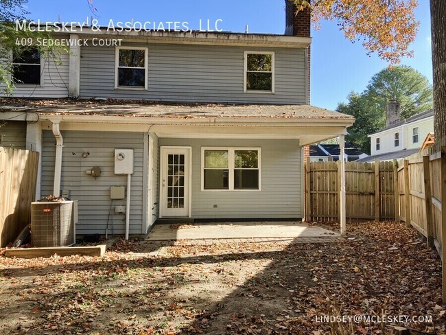 Building Photo - Washington Square Townhouses