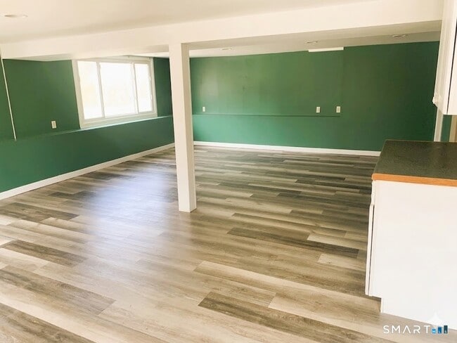 Building Photo - 15 Coral Dr