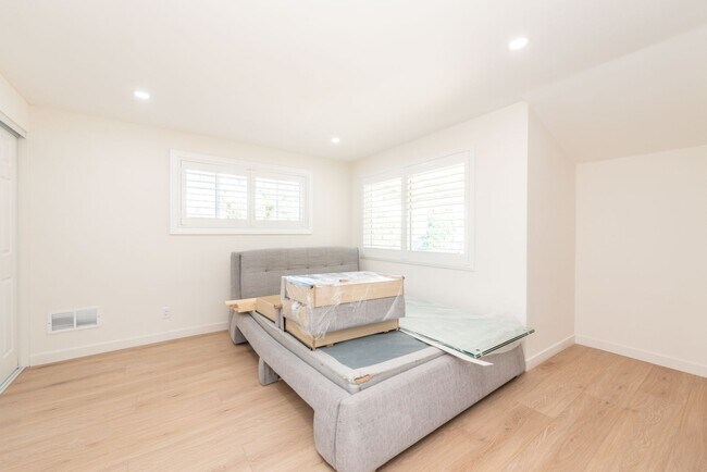 Building Photo - Completely Renovated 4 Bed / 3 Bath Home for Rent in Prime Tustin