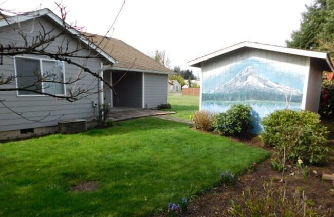 Building Photo - 2Bd/1.5Ba Single Story House - Available to View!