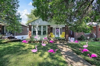 Building Photo - Bungalow on the edge of The Hill