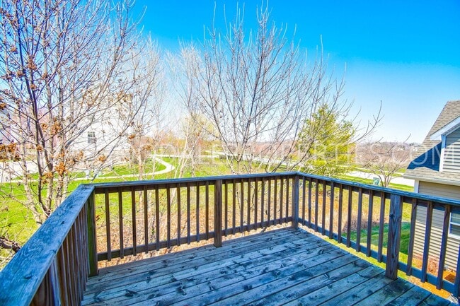 Building Photo - 2 Bedroom, 2 1/2 Bath Townhome in Urbandale