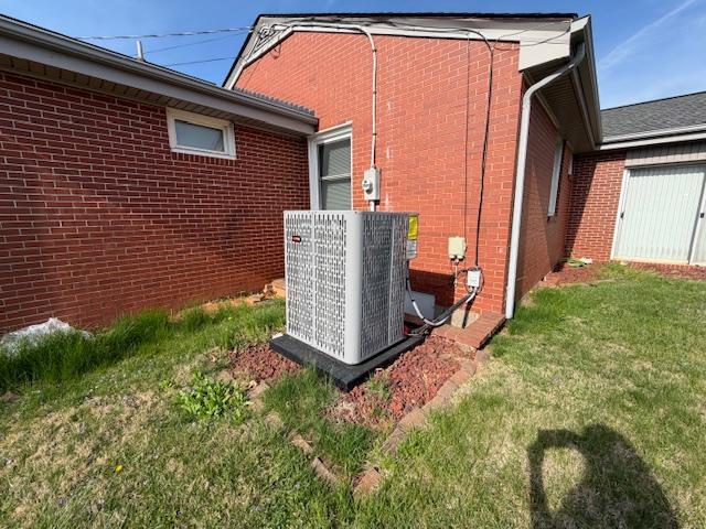 Building Photo - 145 Center St