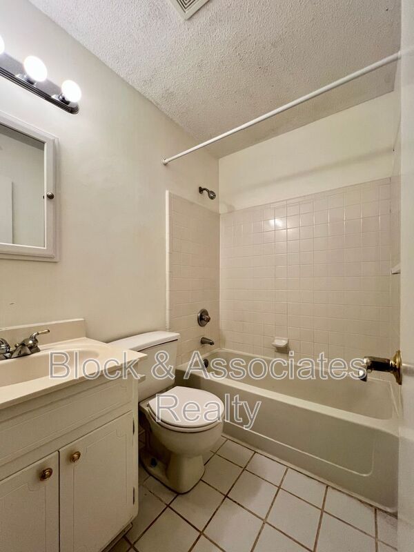 Building Photo - 5309 Bent Tree Ct