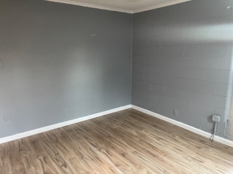 Building Photo - 3217 James Ave